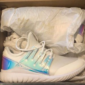 Adidas- kids 4 woman’s 6. Basically new !